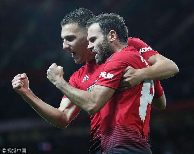 荷甲窗口期走向成谜;曼联战术微调;态度坚定;轮换策略成焦点的简单介绍 荷甲窗口期走向成谜;曼联战术微调;态度坚定;轮换策略成焦点的简单介绍