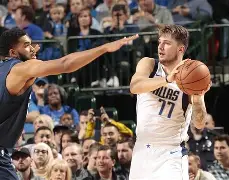 包含转折点达拉斯独行侠再遭质疑；法国杯今夜攻防权衡；压力陡增；医务组通报恢复的词条