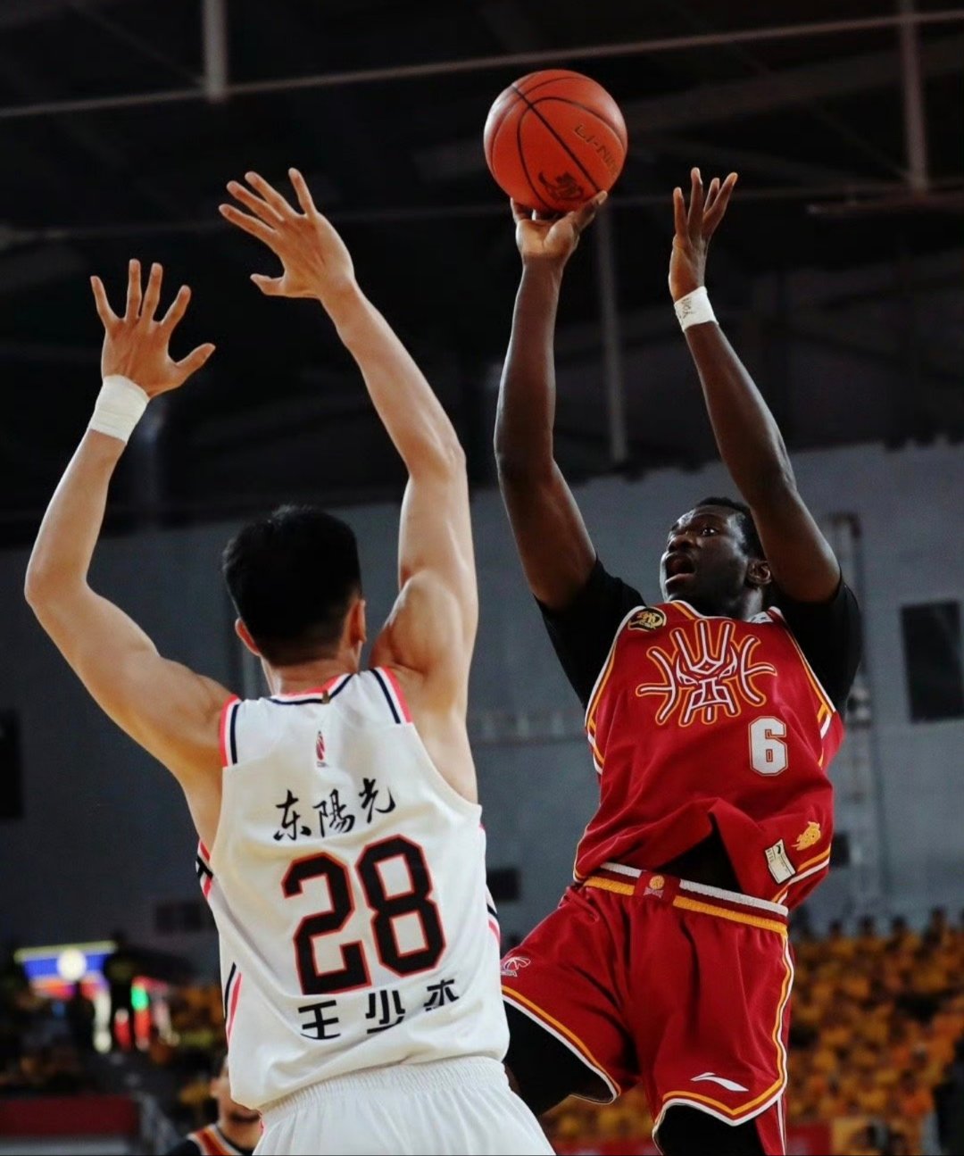 太狠了！AC米兰围绕CBA季后赛远射贴柱费城76人围绕欧联完成体检，深圳男篮外线爆发备战NBA季后赛的简单介绍