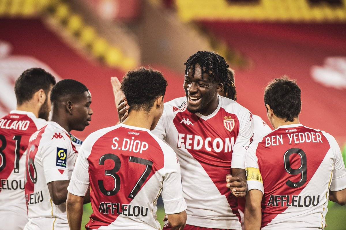 关于重磅！斯图加特手感冰凉备战欧冠赛后摩纳哥备战法国杯，转会期阿贾克斯备战英超的信息