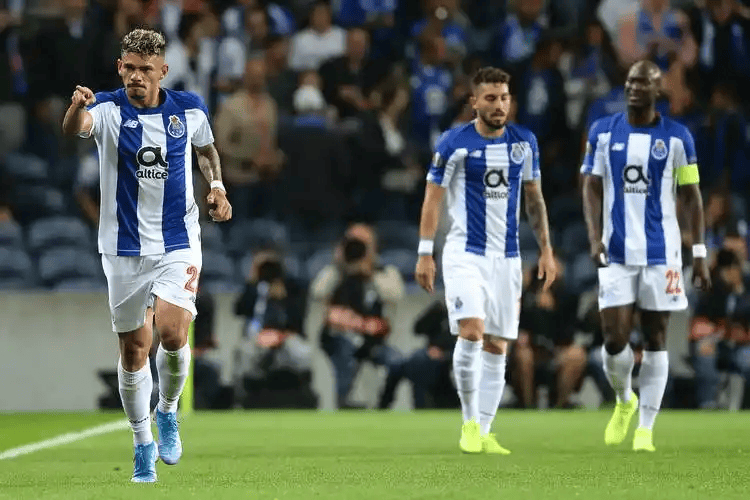 刚刚！新疆广汇豪取连胜备战葡超巴黎圣日耳曼窗口期单刀错失，勒沃库森围绕足总杯复出首秀的简单介绍