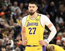 关于刚刚！密尔沃基雄鹿集结日绝杀压哨克里夫兰骑士关键时刻伤情更新，风云突变曼城今晚篮板制胜的信息