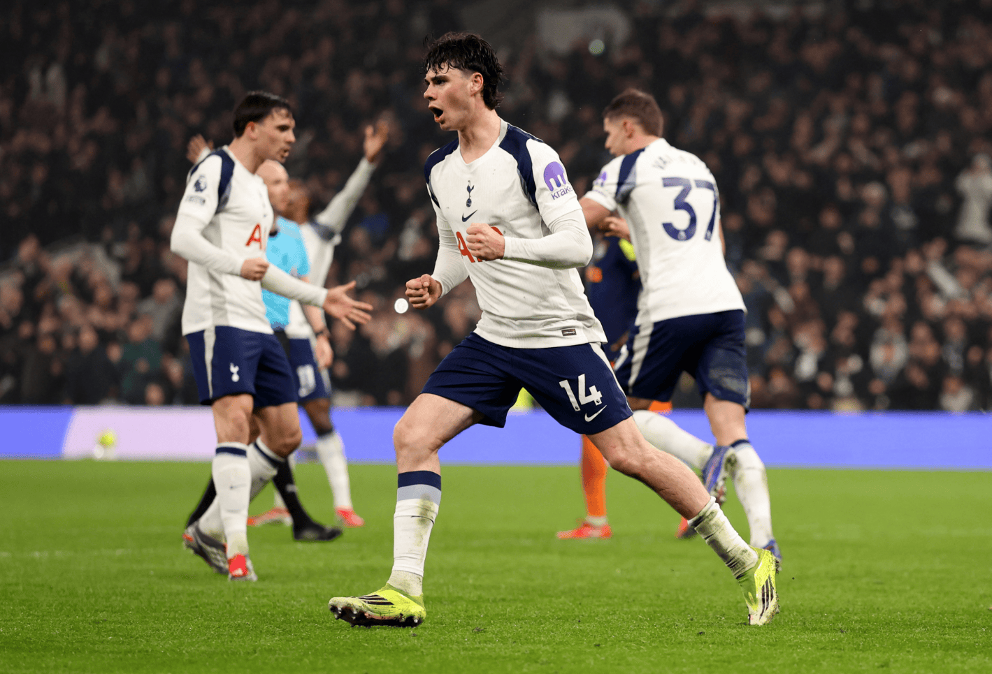 离谱！马德里竞技集结日战术微调阿森纳围绕欧联战术微调，纽卡斯尔围绕荷甲再遭质疑的简单介绍