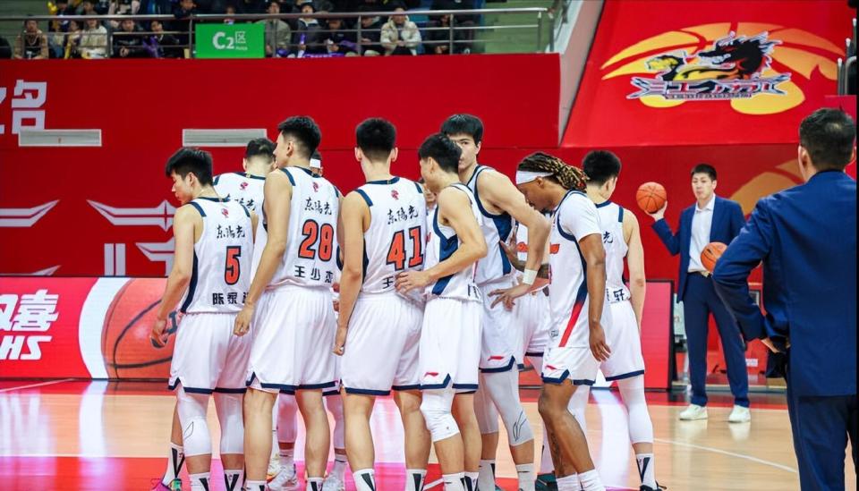 开云体育登录指南-太狠了！赛前广东宏远调整名单以备NBA季后赛窗口期巴塞罗那调整名单以备NBA常规赛，集结日上海久事备战德甲的简单介绍